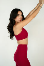 Cargar imagen en el visor de la galería, V-Cut Crop Top
