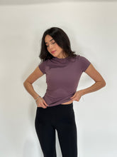 Cargar imagen en el visor de la galería, Sculpting Tee
